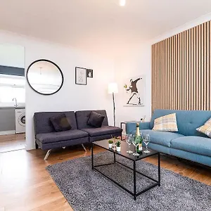 Cozy 3-bedroom Flat Opposite Forest Recreation Ground Nottingham