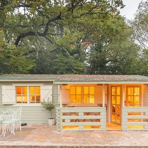 https://family-friendly-sunny-log-cabin.tophotelsbath.com